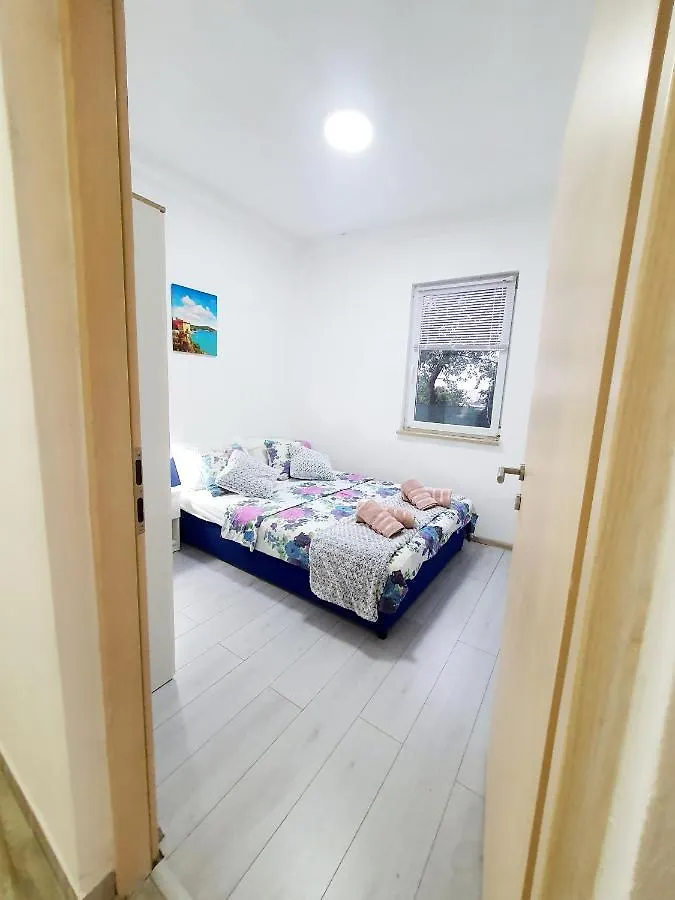 Apartmans Nejra3 Sa Bazenom Apartment Pula Croatia