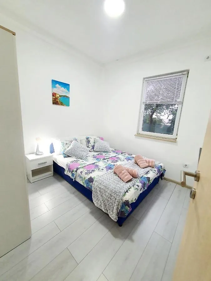 Apartmans Nejra3 Sa Bazenom Apartment Pula Croatia